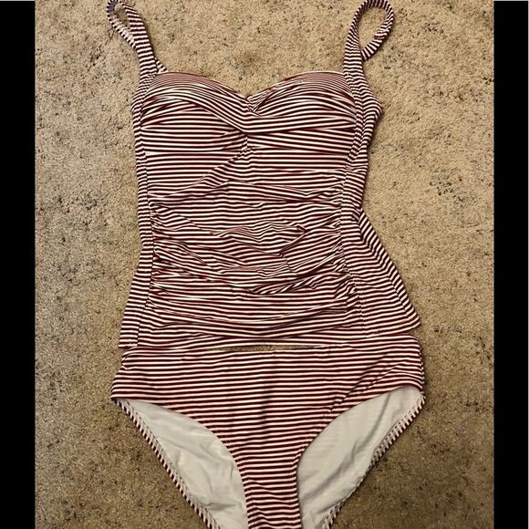 Beautiful 2 piece swimsuit by Niptuck size 6 - Picture 1 of 2